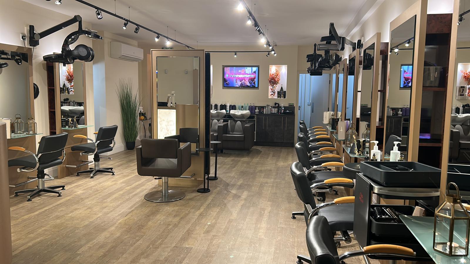 https://davidthomashair.com/wp-content/uploads/2024/05/David_Thomas_Hair_Salon.jpeg